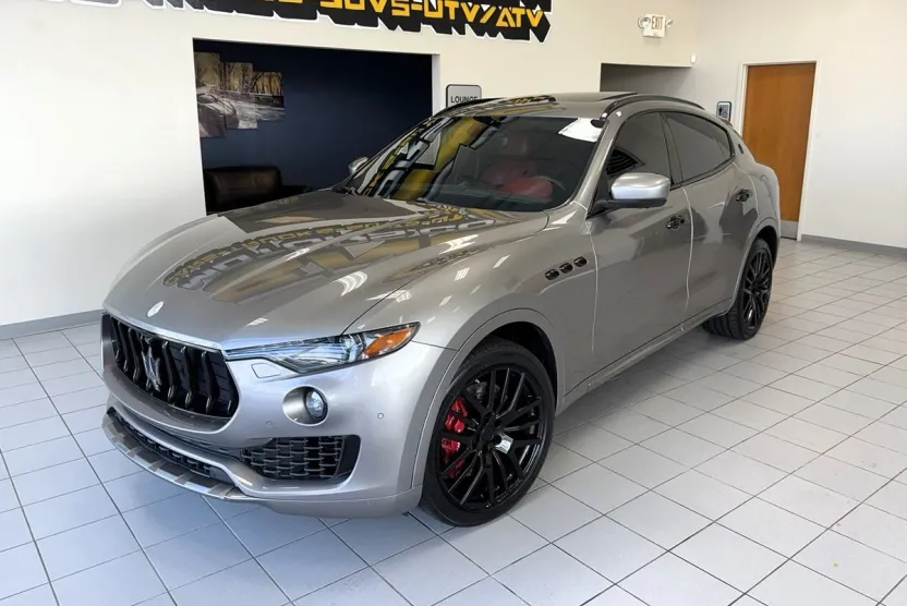 2017 Maserati Levante S photo 1