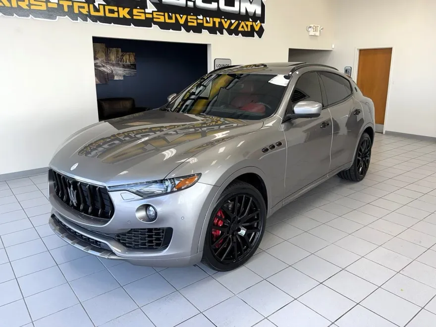 2017 Maserati Levante S photo 1
