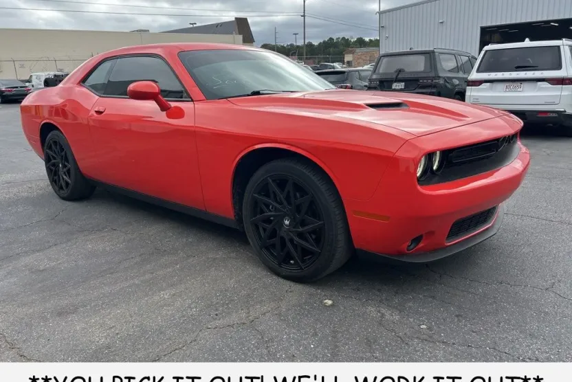 2022 Dodge Challenger SXT photo 1