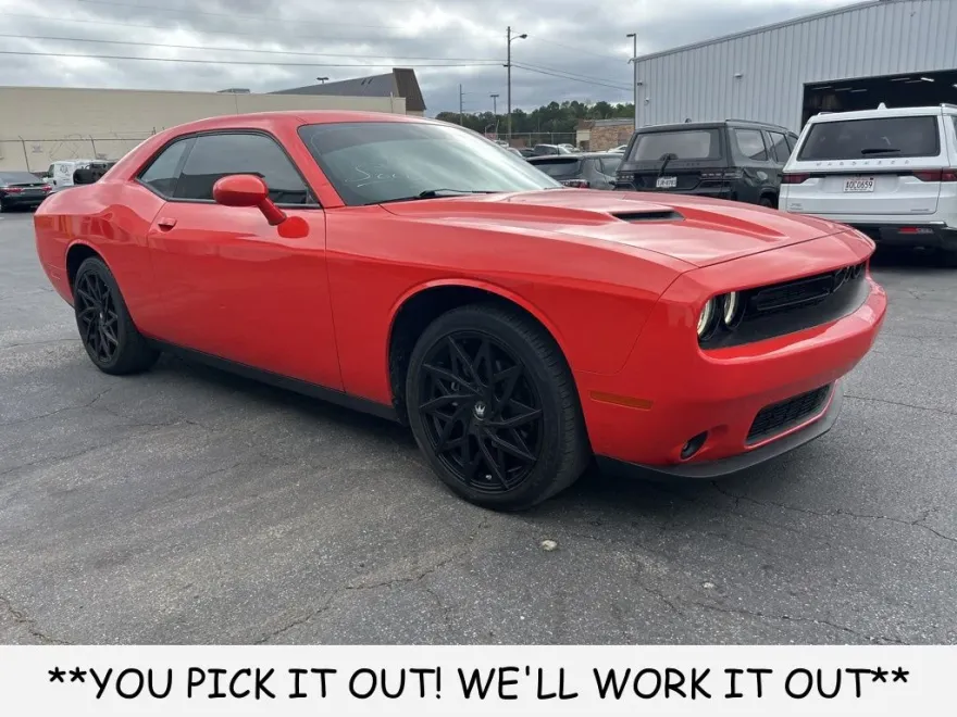 2022 Dodge Challenger SXT photo 1