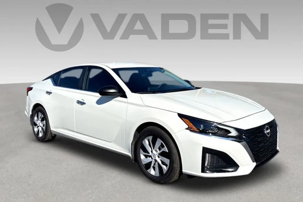 2025 Nissan Altima S photo 1