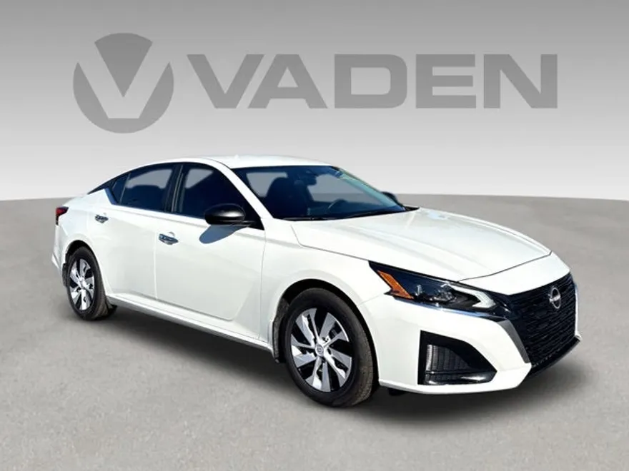 2025 Nissan Altima S photo 1