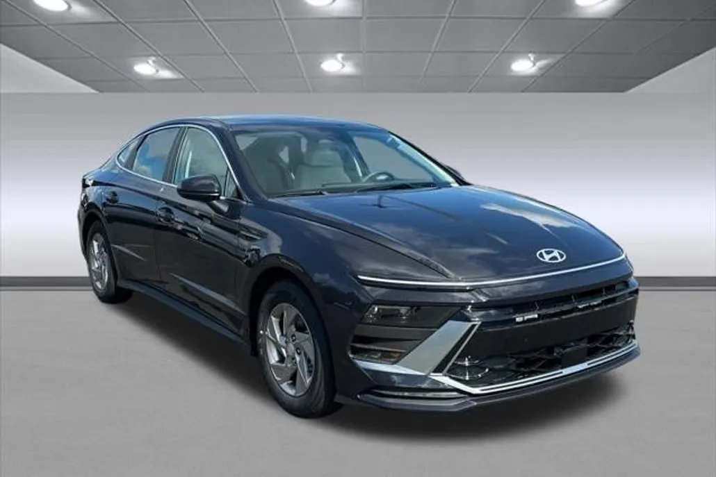 2025 Hyundai Sonata SE photo 1