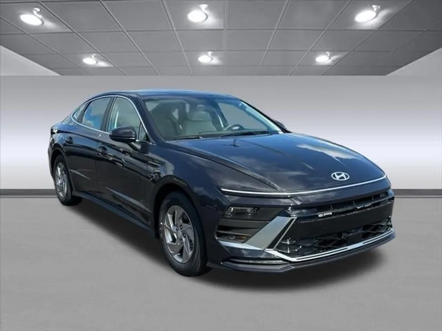 2025 Hyundai Sonata SE photo 1