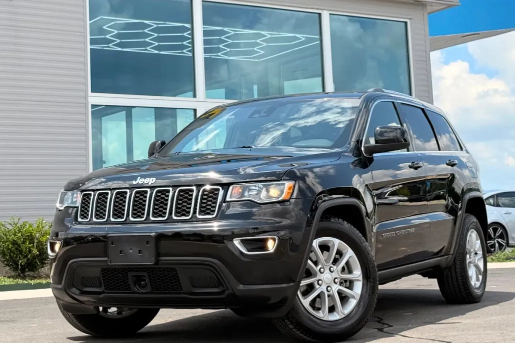 2021 Jeep Grand Cherokee Laredo photo 1