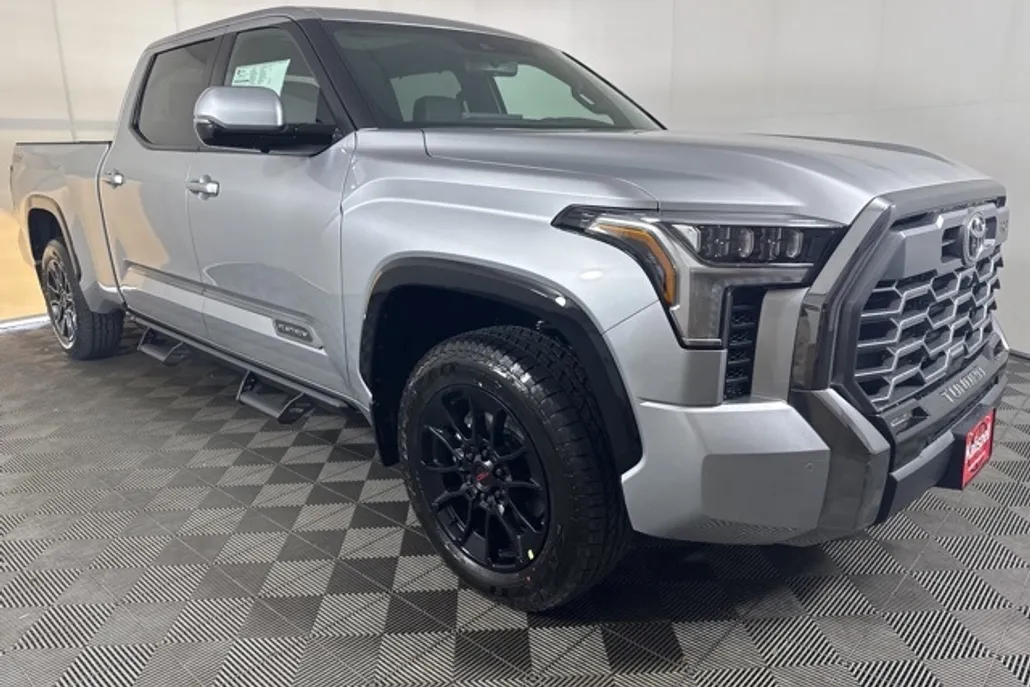 2025 Toyota Tundra Platinum CrewMax photo 1
