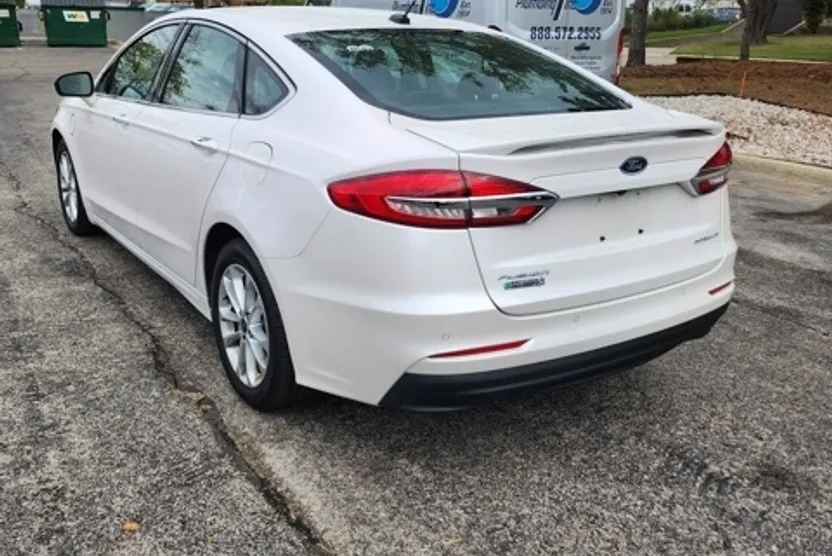 2019 Ford Fusion Energi Titanium photo 1