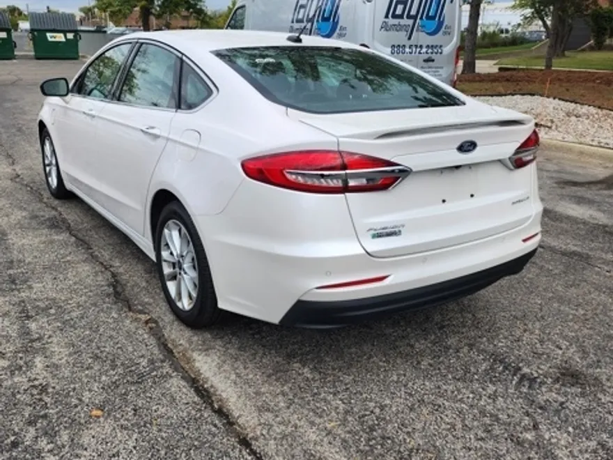 2019 Ford Fusion Energi Titanium photo 1