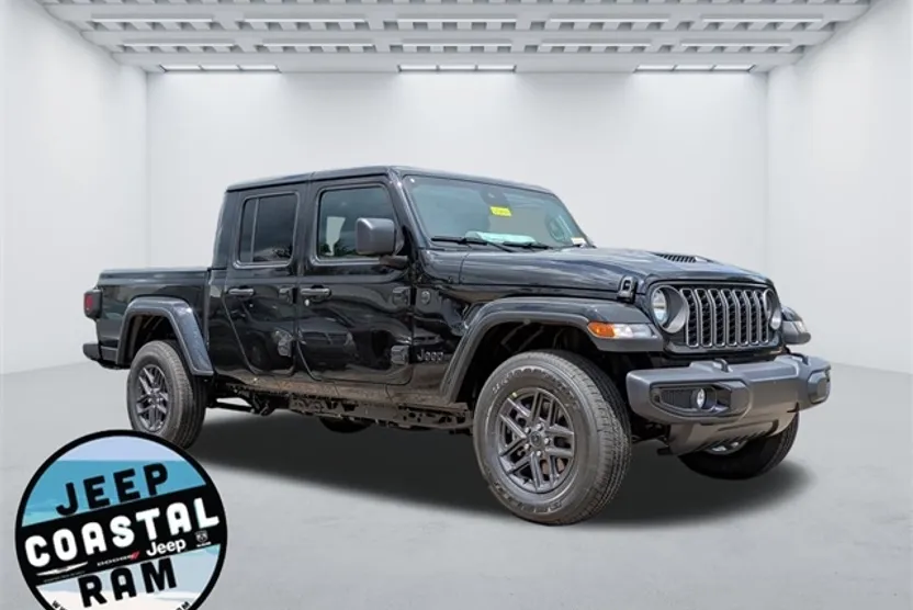 2025 Jeep Gladiator Sport S photo 1