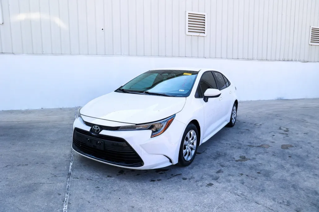 2024 Toyota Corolla LE photo 1