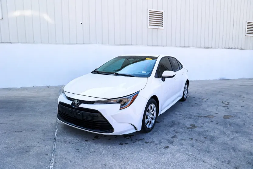 2024 Toyota Corolla LE photo 1