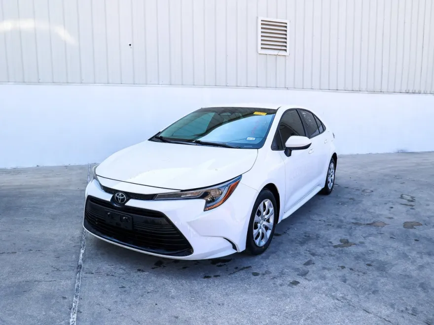 2024 Toyota Corolla LE photo 1