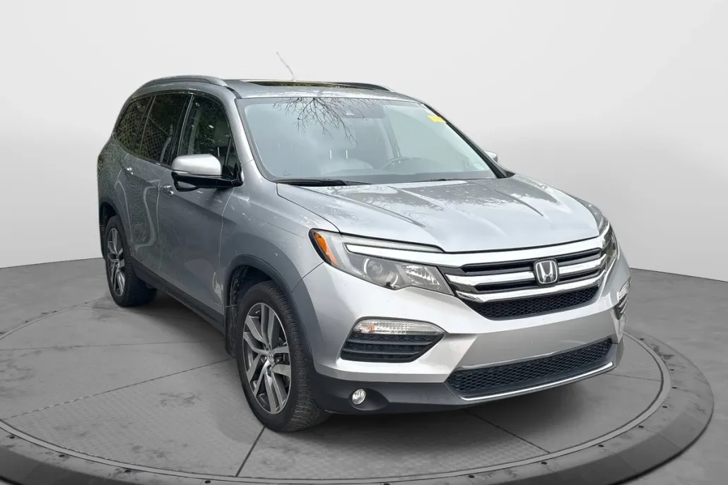 2018 Honda Pilot Touring photo 1