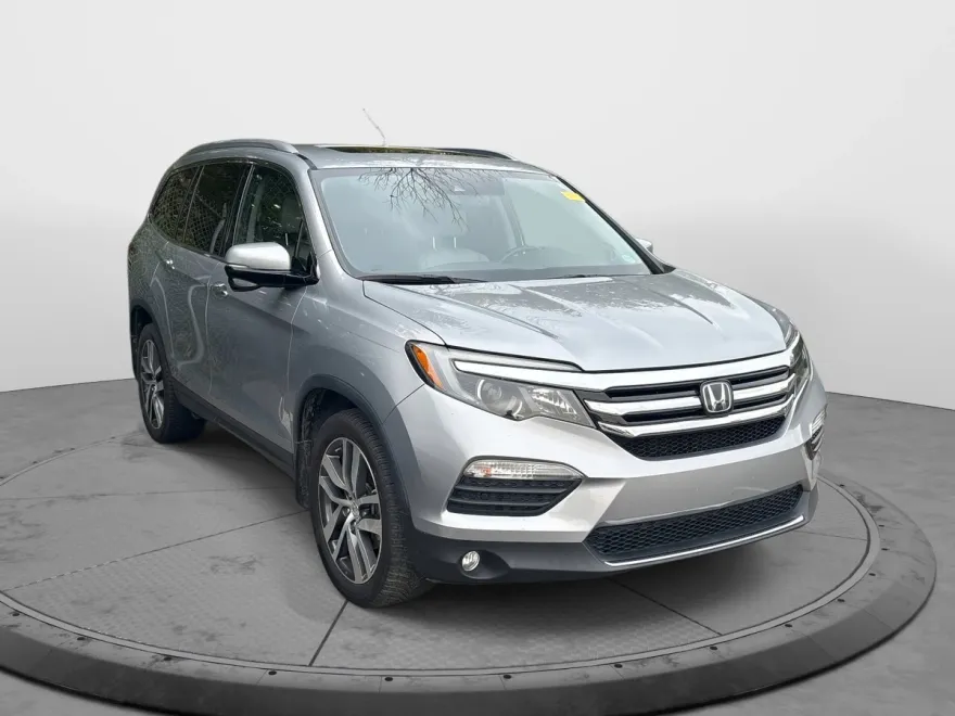 2018 Honda Pilot Touring photo 1