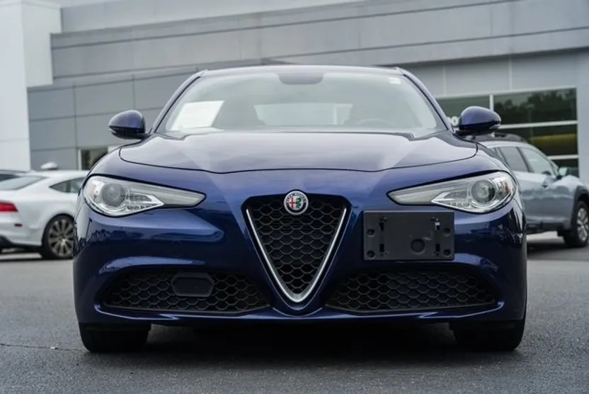 2019 Alfa Romeo Giulia Base photo 1