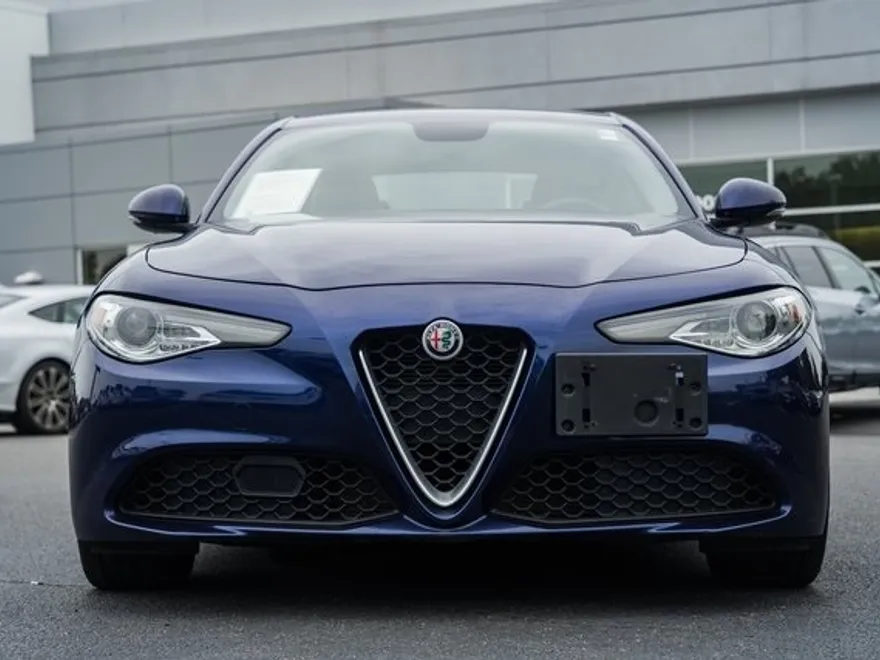 2019 Alfa Romeo Giulia Base photo 1