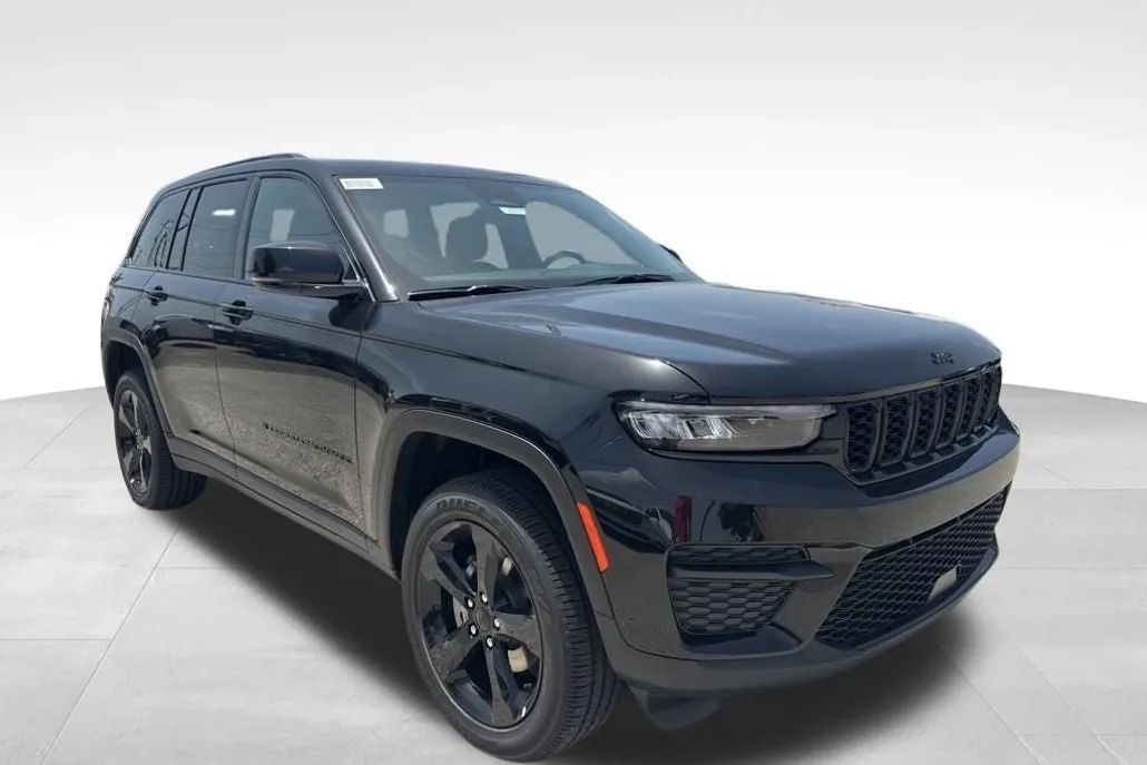 2025 Jeep Grand Cherokee Altitude photo 1