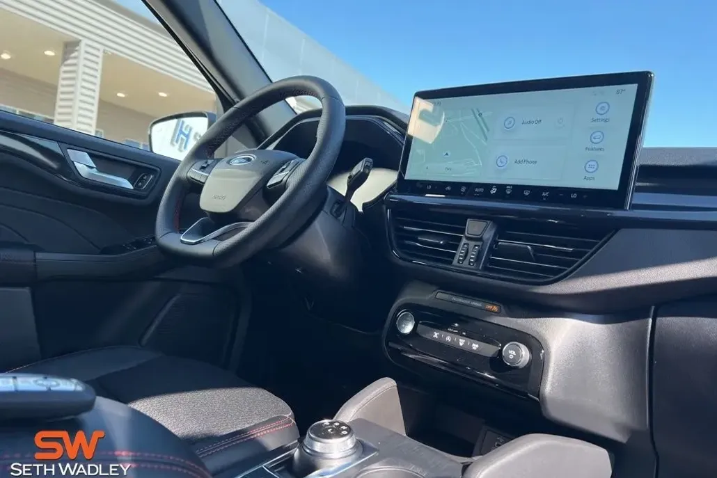 2026 Ford Escape ST-Line photo 1