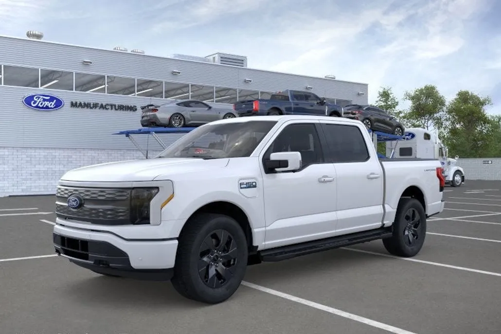 2025 Ford F-150 Lightning Lariat photo 1