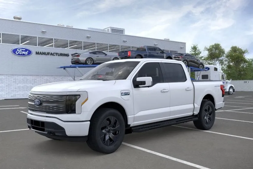 2025 Ford F-150 Lightning Lariat photo 1