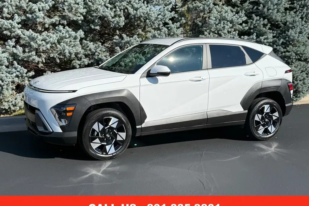 2025 Hyundai Kona SEL photo 1