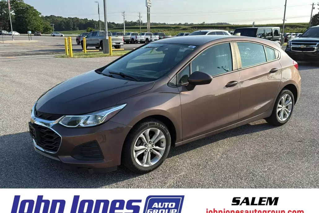 2019 Chevrolet Cruze LS photo 1
