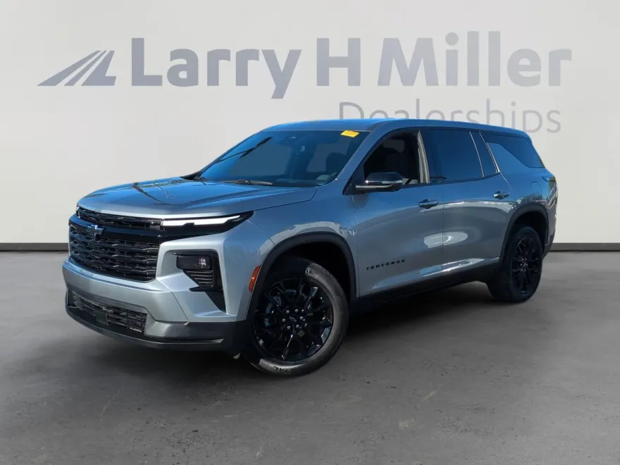 2024 Chevrolet Traverse 1LS photo 1