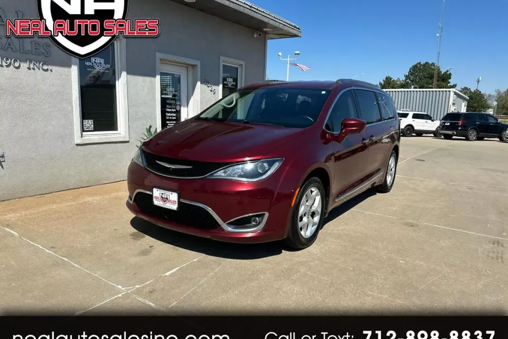 2017 Chrysler Pacifica Touring Plus photo 1