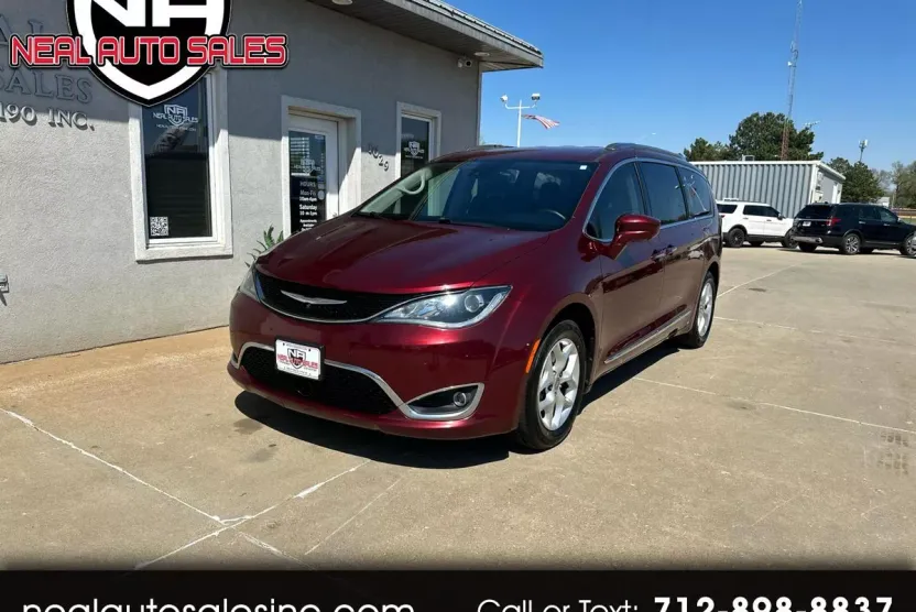 2017 Chrysler Pacifica Touring Plus photo 1