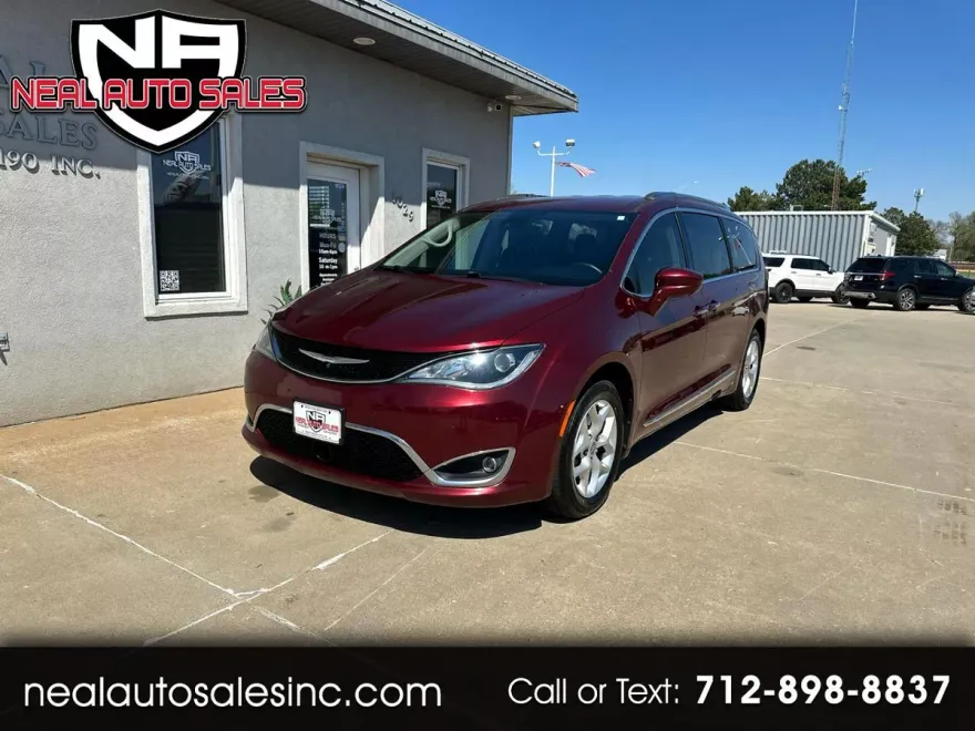 2017 Chrysler Pacifica Touring Plus photo 1