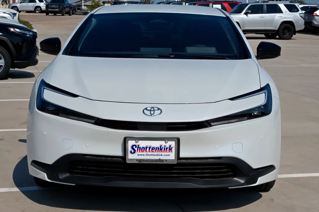 2026 Toyota Prius LE photo 1