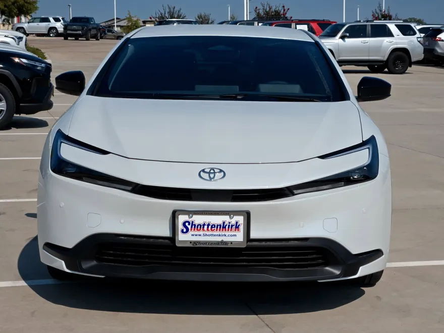 2026 Toyota Prius LE photo 1