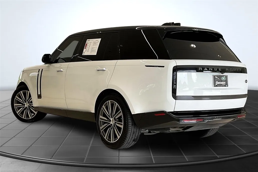 2023 Land Rover Range Rover SE photo 1