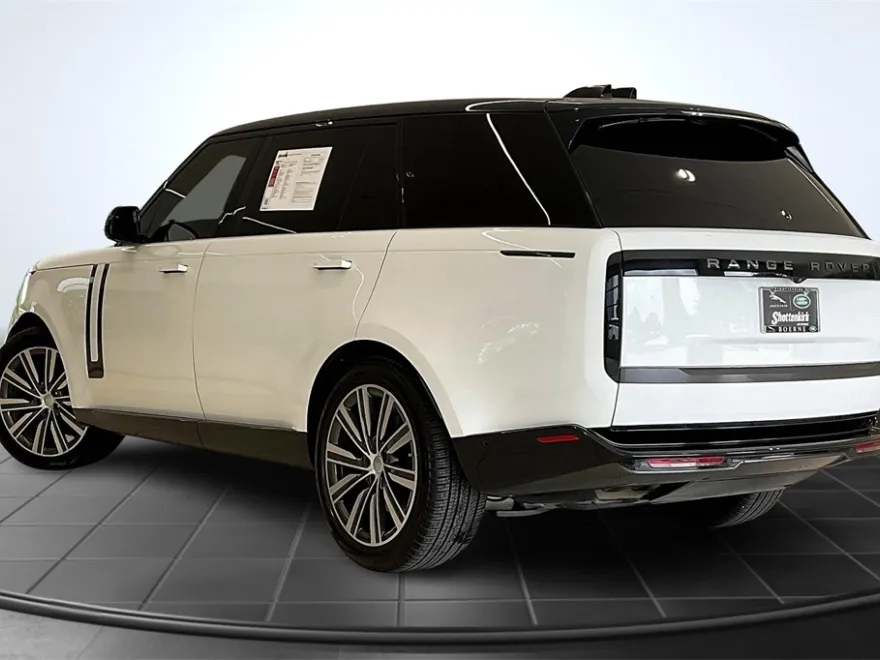 2023 Land Rover Range Rover SE photo 1