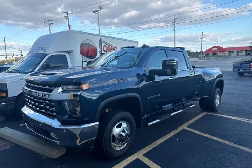 2022 Chevrolet Silverado LTZ photo 1