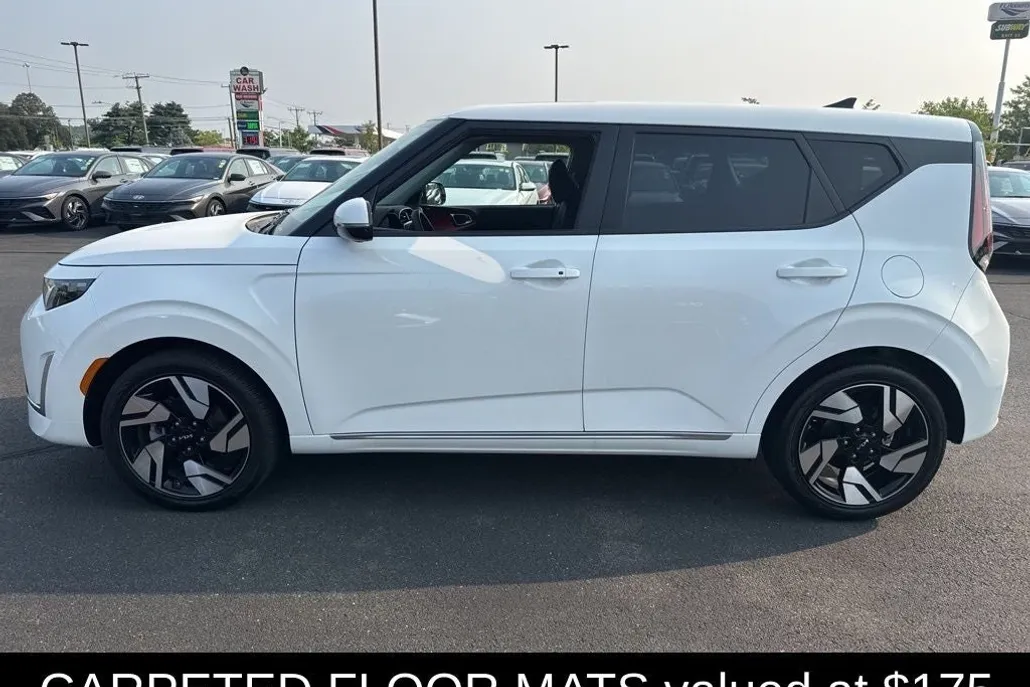 2025 Kia Soul GT-Line photo 1