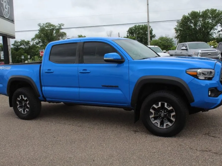 2021 Toyota Tacoma 4x4 TRD photo 1