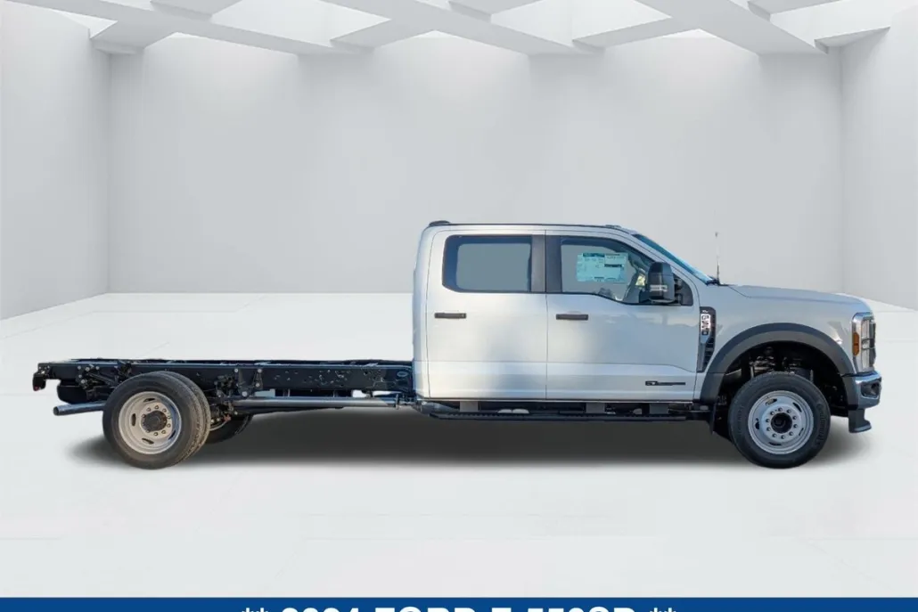 2024 Ford F-550 photo 1