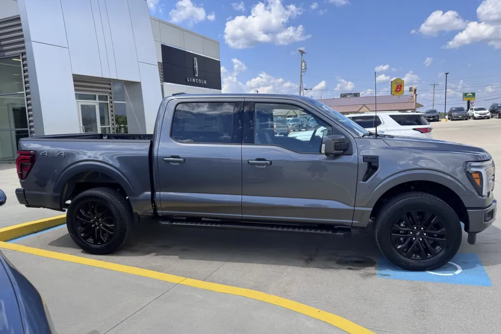 2025 Ford F-150 Lariat photo 1