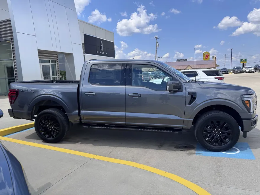 2025 Ford F-150 Lariat photo 1