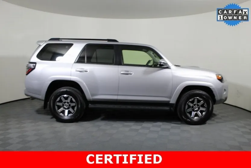 2024 Toyota 4Runner TRD Off-Road Premium photo 1