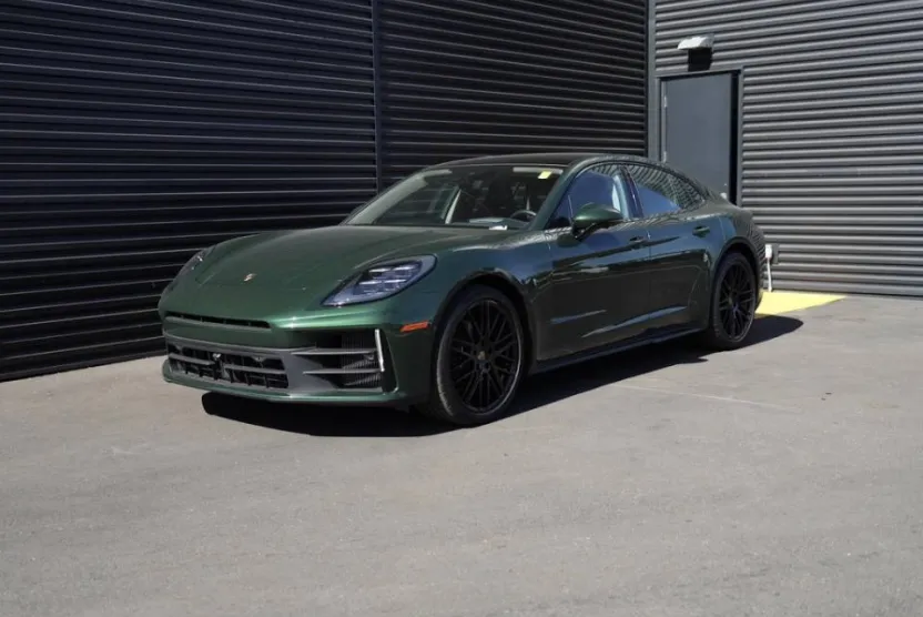 2025 Porsche Panamera 4 photo 1