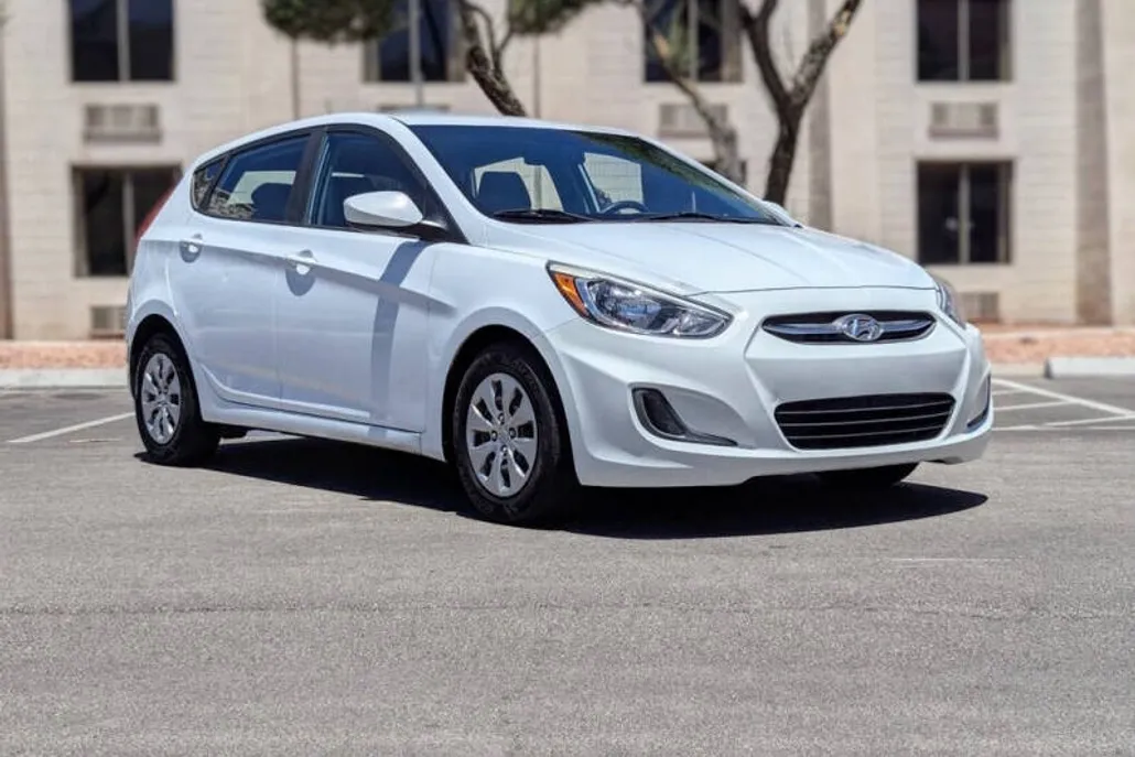 2017 Hyundai Accent Base photo 1