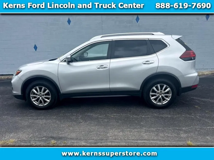 2019 Nissan Rogue SV photo 1