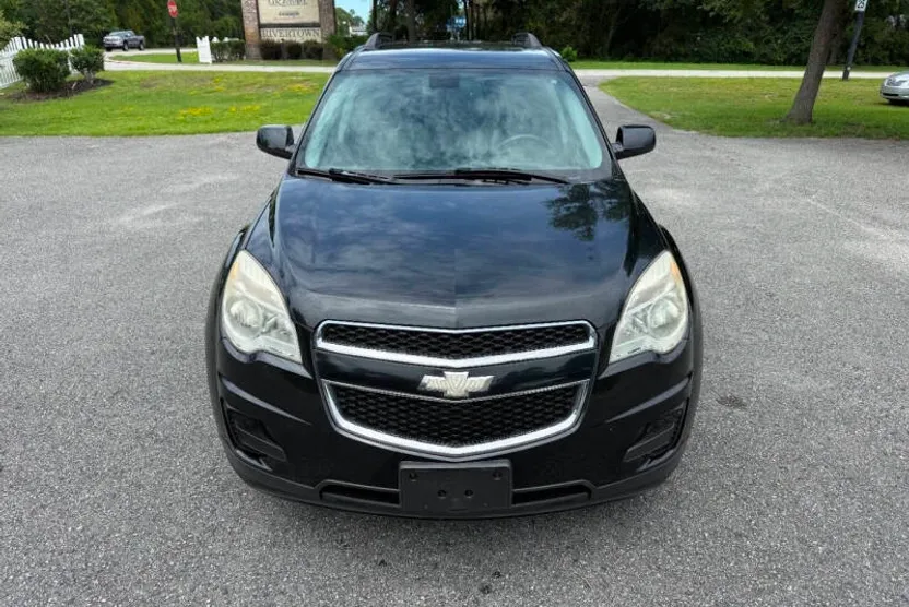 2011 Chevrolet Equinox LT photo 1