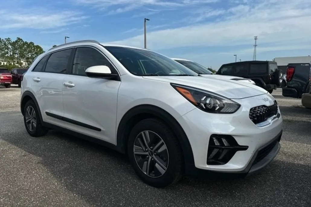 2022 Kia Niro LXS photo 1