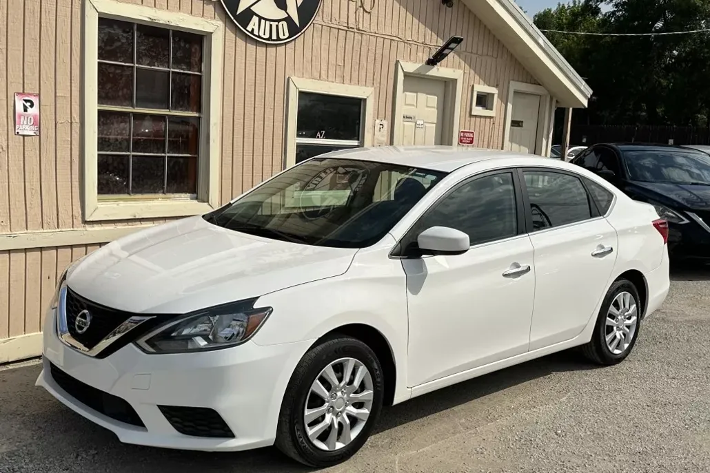 2018 Nissan Sentra SV photo 1