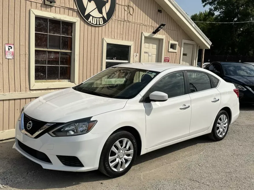 2018 Nissan Sentra SV photo 1