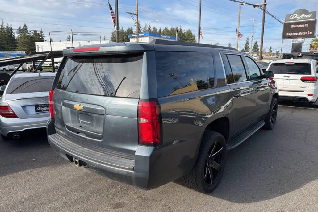 2019 Chevrolet Suburban LS photo 1