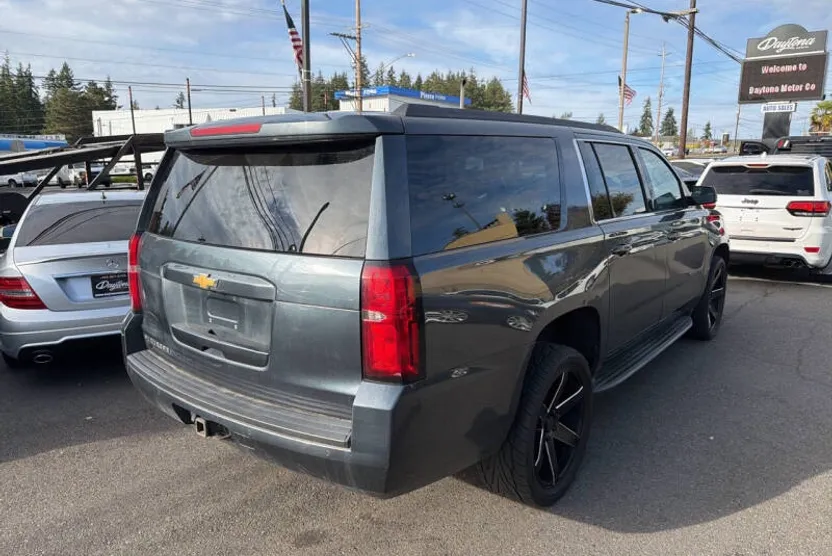 2019 Chevrolet Suburban LS photo 1